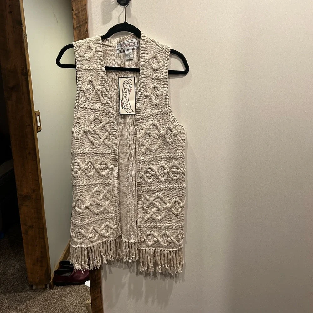New with tags gray sweater vest size medium - Picture 1 of 3